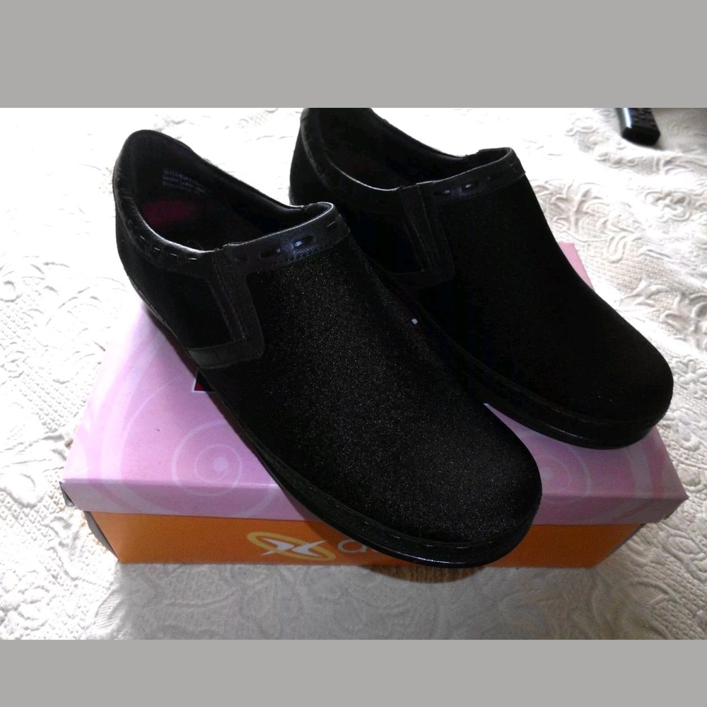 Aetrex berries slip-on clog
